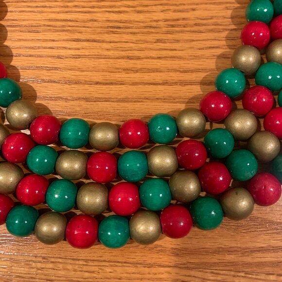 9 FOOT STRAND OF BEADED CHRISTMAS GARLAND, RED/GREEN/GOLD, LIKE NEW. - Picture 2 of 2